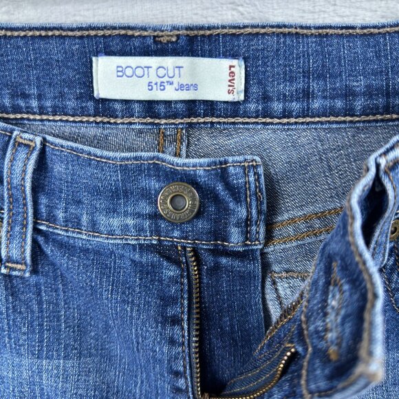 Levi's 515 Jeans Womens Size 8 Short Bootcut Leg Mid Rise Medium Wash Blue - Picture 4 of 11